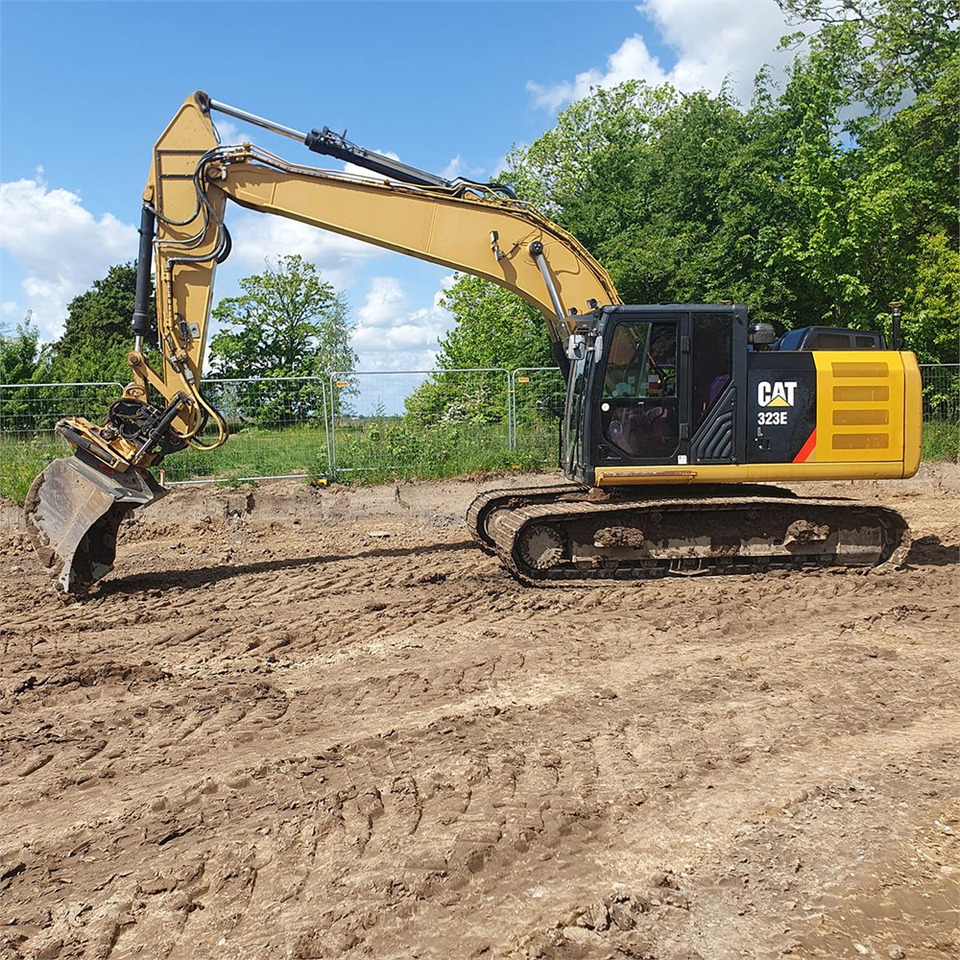 Caterpillar 323 EL - Kāpurķēžu ekskavators: foto 1 Caterpillar 323 EL - Kāpurķēžu ekskavators: foto 1