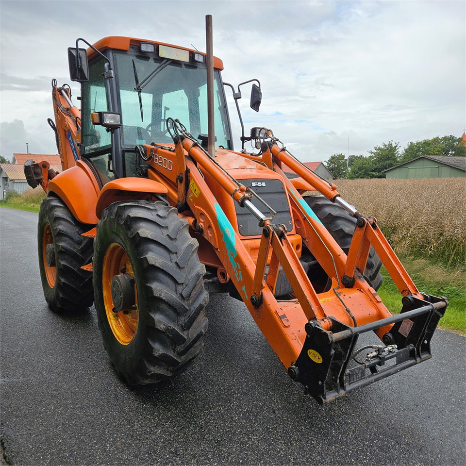 Fiat-Hitachi FB200-4PS - Ekskavators-iekrāvējs: foto 3 Fiat-Hitachi FB200-4PS - Ekskavators-iekrāvējs: foto 3