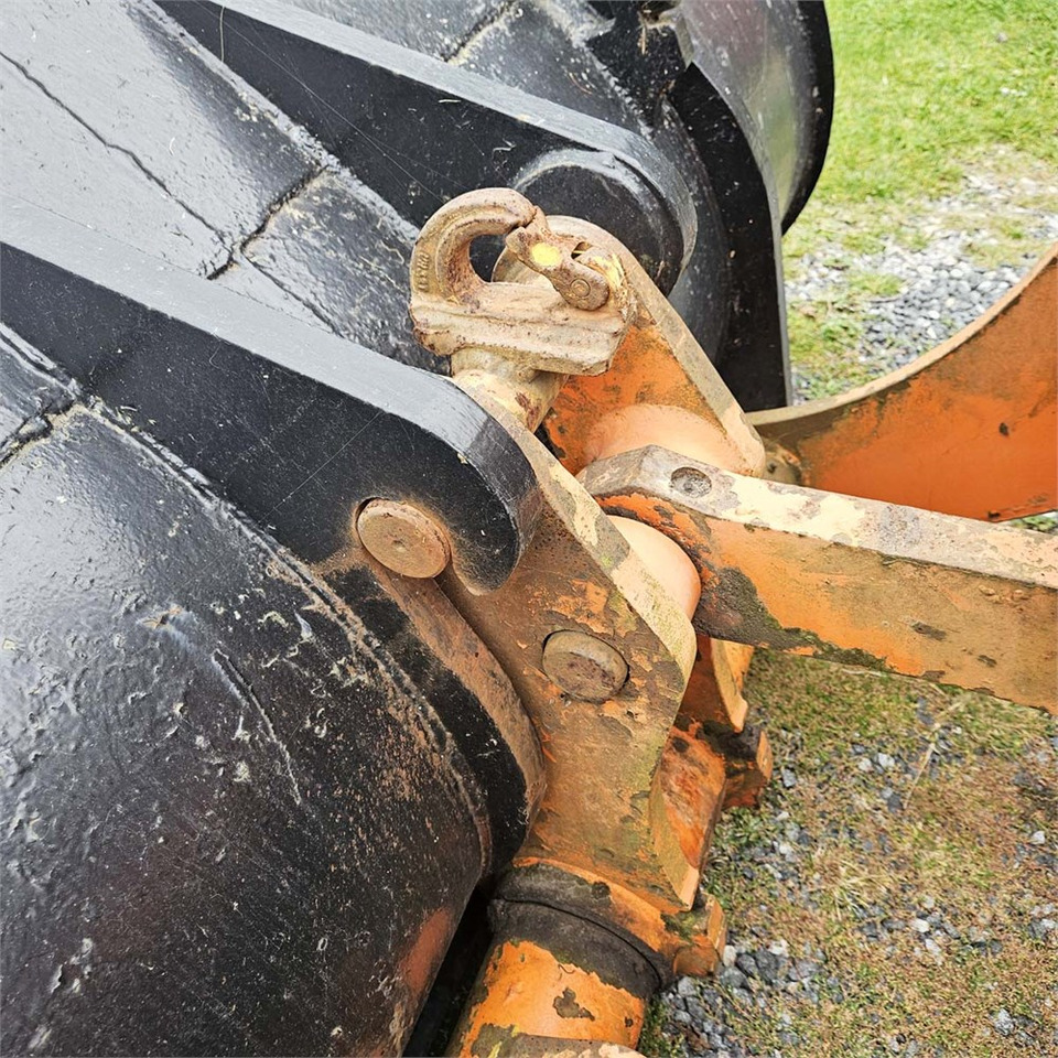 Riteņu iekrāvējs Fiat-Hitachi W80 H: foto 43 Riteņu iekrāvējs Fiat-Hitachi W80 H: foto 43