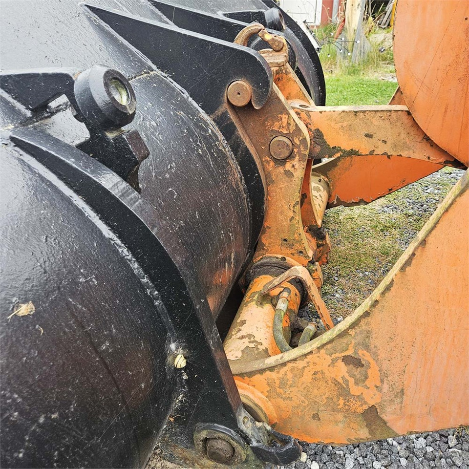 Riteņu iekrāvējs Fiat-Hitachi W80 H: foto 44 Riteņu iekrāvējs Fiat-Hitachi W80 H: foto 44