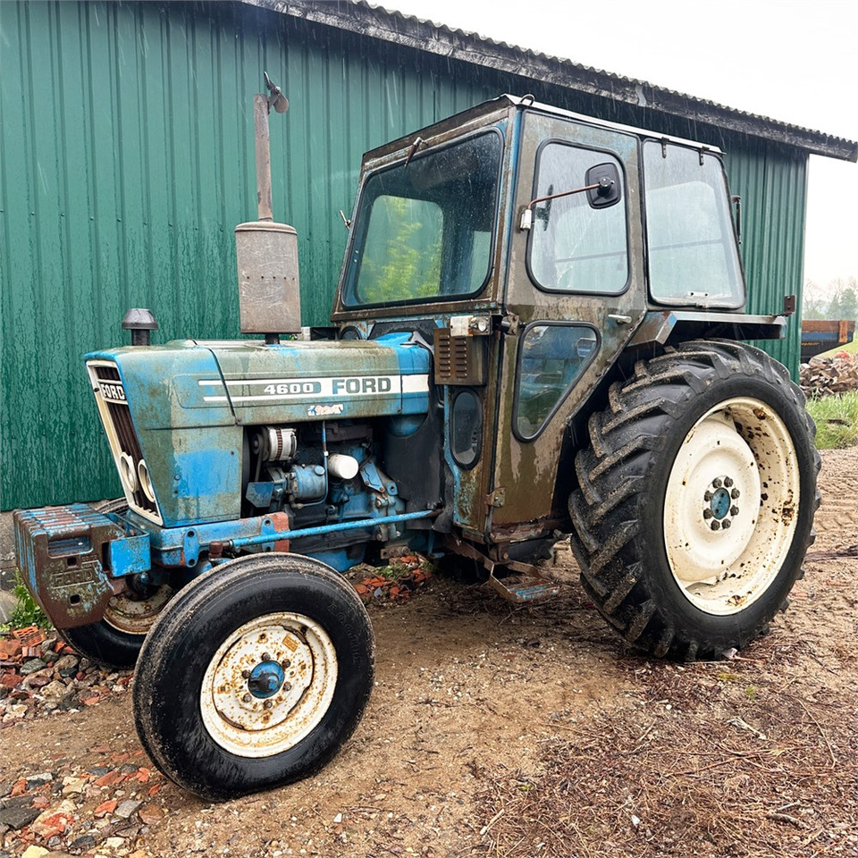 Ford 4600 - Traktors: foto 1 Ford 4600 - Traktors: foto 1