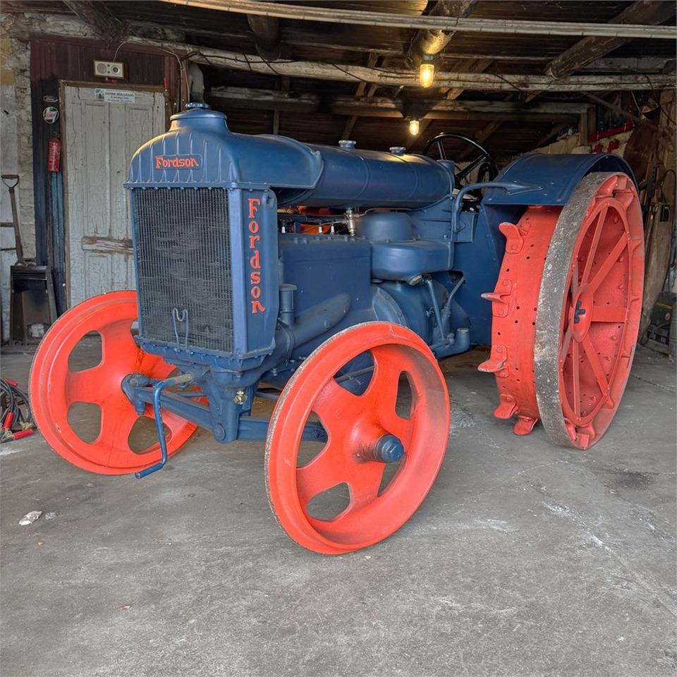 Fordson N - Traktors: foto 1 Fordson N - Traktors: foto 1