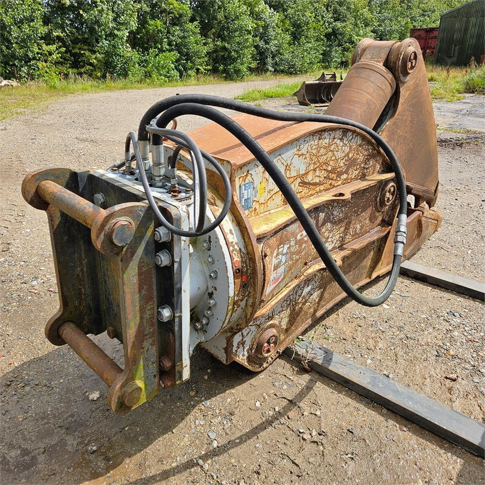 Furukawa VM25-ER - Demolēšanas šķēres - Ekskavators: foto 4 Furukawa VM25-ER - Demolēšanas šķēres - Ekskavators: foto 4