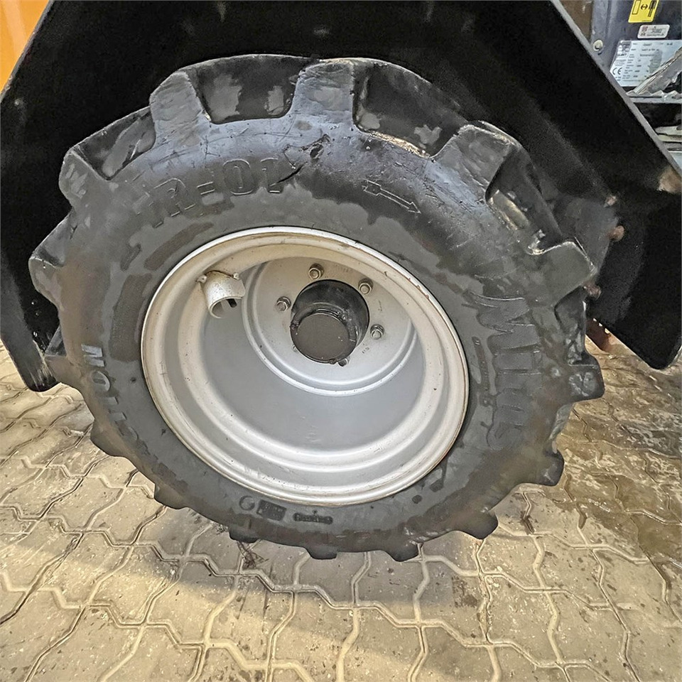 Riteņu iekrāvējs Giant V452T X-Tra HD: foto 32 Riteņu iekrāvējs Giant V452T X-Tra HD: foto 32