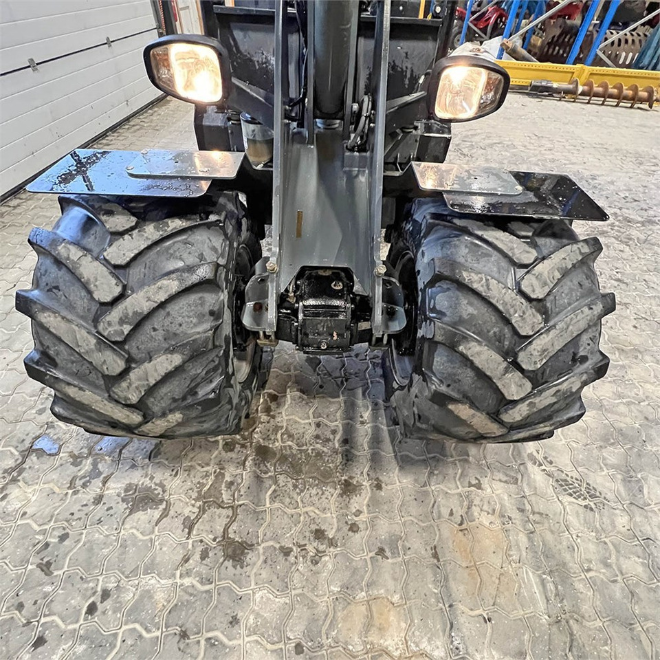 Riteņu iekrāvējs Giant V452T X-Tra HD: foto 28 Riteņu iekrāvējs Giant V452T X-Tra HD: foto 28