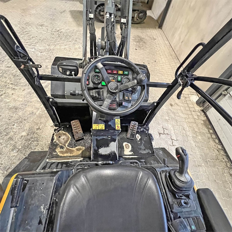 Riteņu iekrāvējs Giant V452T X-Tra HD: foto 18 Riteņu iekrāvējs Giant V452T X-Tra HD: foto 18