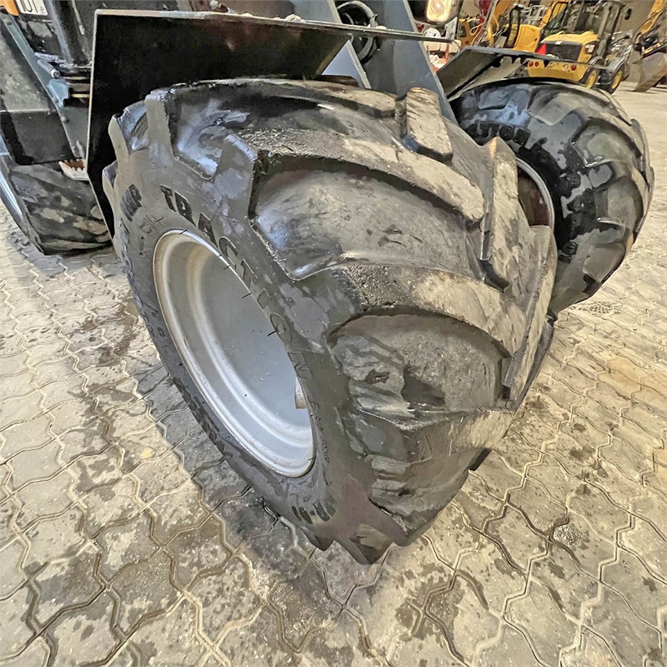 Riteņu iekrāvējs Giant V452T X-Tra HD: foto 33 Riteņu iekrāvējs Giant V452T X-Tra HD: foto 33