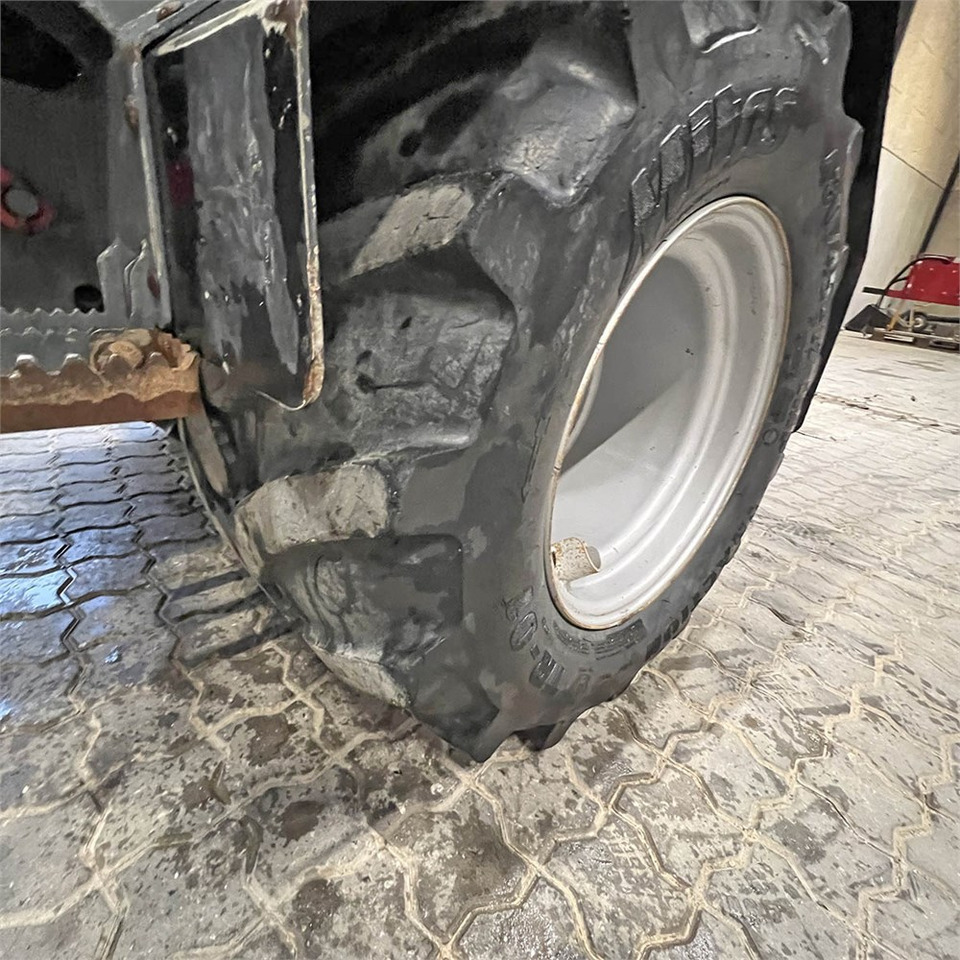 Riteņu iekrāvējs Giant V452T X-Tra HD: foto 30 Riteņu iekrāvējs Giant V452T X-Tra HD: foto 30