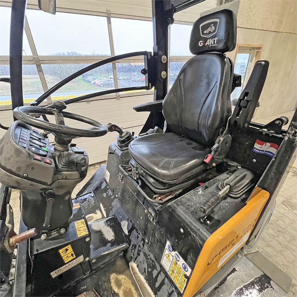 Riteņu iekrāvējs Giant V452T X-Tra HD: foto 16 Riteņu iekrāvējs Giant V452T X-Tra HD: foto 16