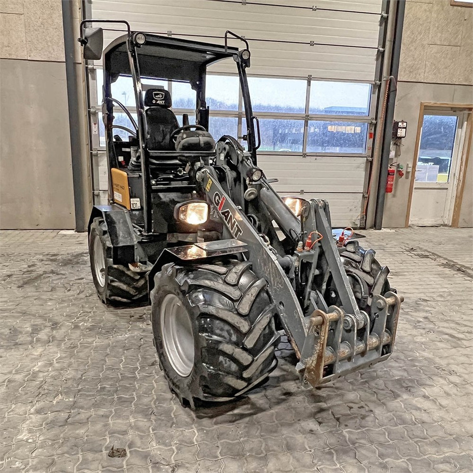 Riteņu iekrāvējs Giant V452T X-Tra HD: foto 14 Riteņu iekrāvējs Giant V452T X-Tra HD: foto 14