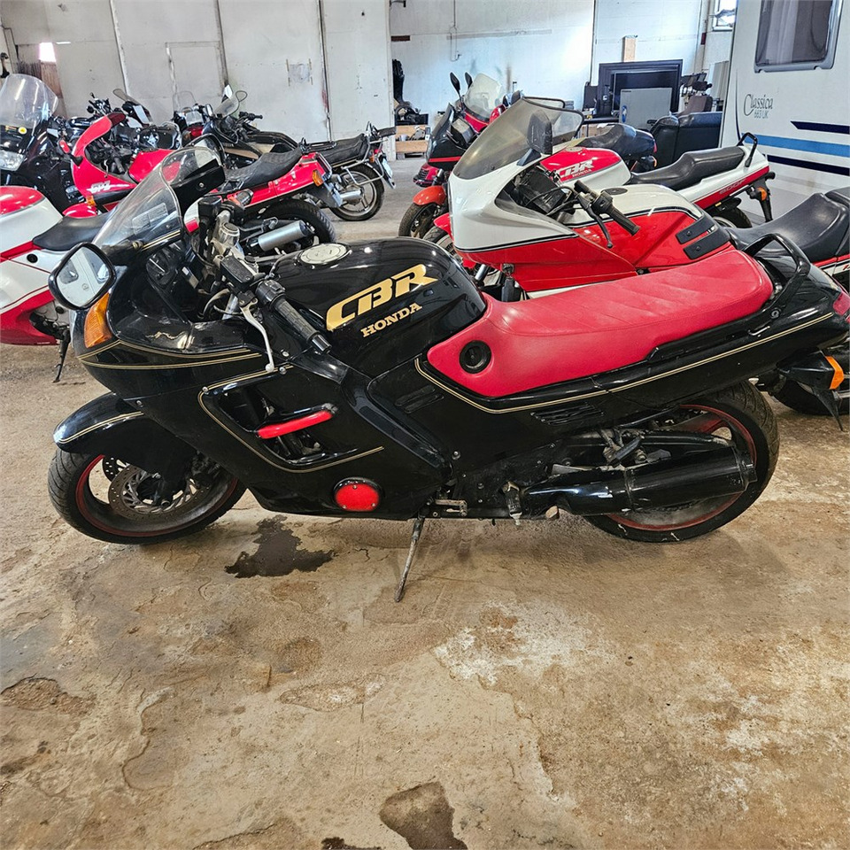 Honda CBR1000F - Motocikls: foto 4 Honda CBR1000F - Motocikls: foto 4