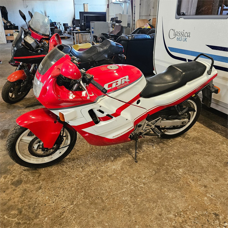 Honda CBR600F Super sport - Motocikls: foto 2 Honda CBR600F Super sport - Motocikls: foto 2
