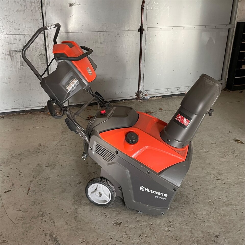 Husqvarna ST 121 E - Dārza tehnika: foto 5 Husqvarna ST 121 E - Dārza tehnika: foto 5
