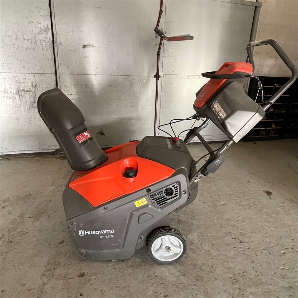Husqvarna ST 121 E - Dārza tehnika: foto 2 Husqvarna ST 121 E - Dārza tehnika: foto 2