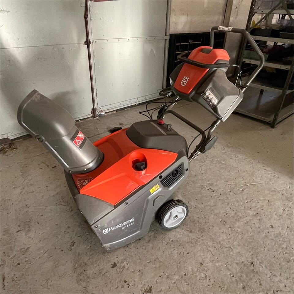 Husqvarna ST 121 E - Dārza tehnika: foto 1 Husqvarna ST 121 E - Dārza tehnika: foto 1