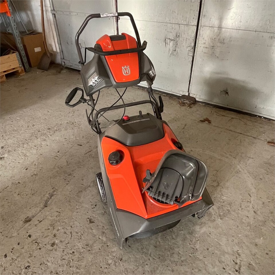 Husqvarna ST 121 E - Dārza tehnika: foto 3 Husqvarna ST 121 E - Dārza tehnika: foto 3