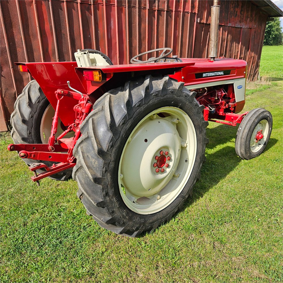 IH 444 - Traktors: foto 4 IH 444 - Traktors: foto 4