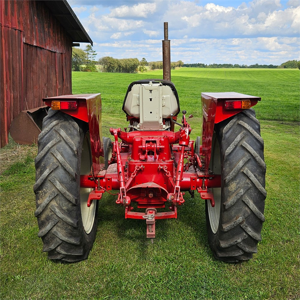 IH 444 - Traktors: foto 5 IH 444 - Traktors: foto 5