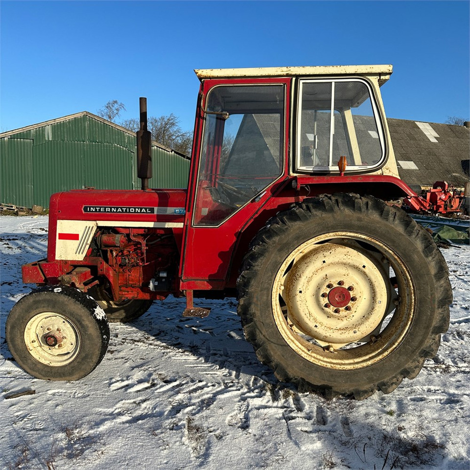 International IH I - 574 - Traktors: foto 3 International IH I - 574 - Traktors: foto 3