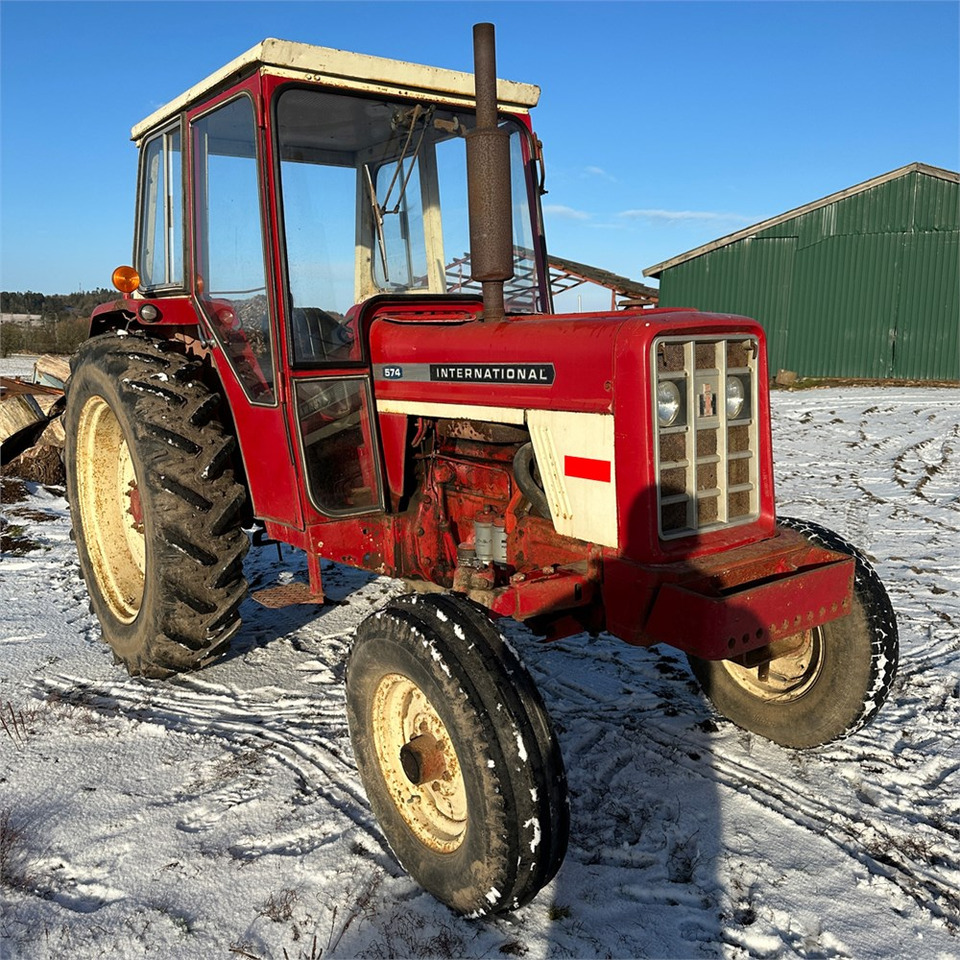 International IH I - 574 - Traktors: foto 4 International IH I - 574 - Traktors: foto 4