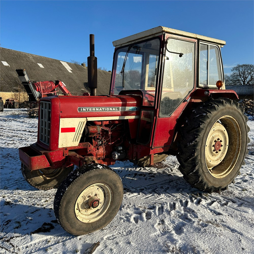 International IH I - 574 - Traktors: foto 1 International IH I - 574 - Traktors: foto 1