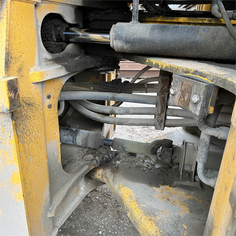 Riteņu iekrāvējs JCB 437 HT: foto 31