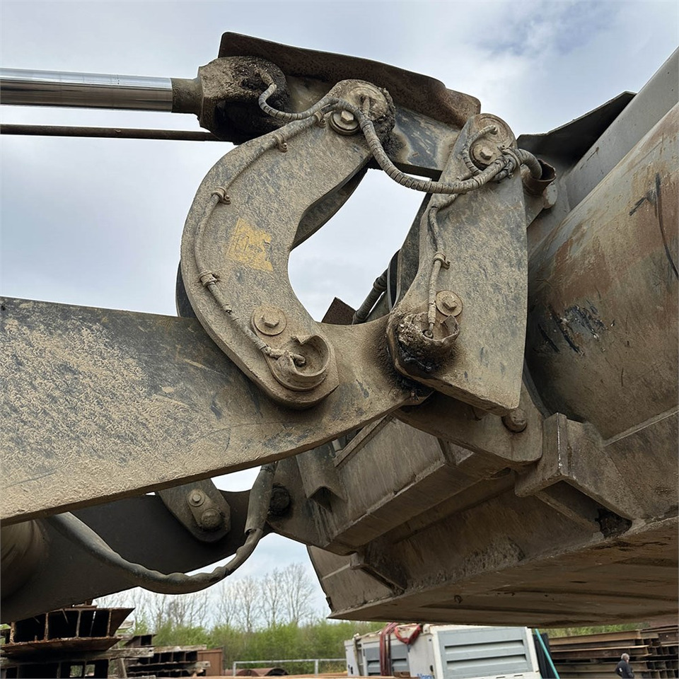Riteņu iekrāvējs JCB 437 HT: foto 38