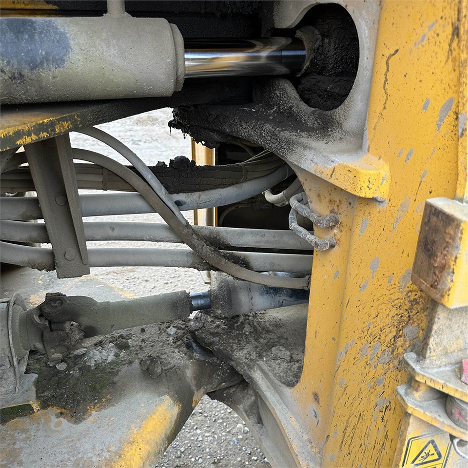 Riteņu iekrāvējs JCB 437 HT: foto 33