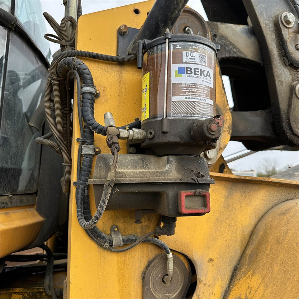 Riteņu iekrāvējs JCB 437 HT: foto 30
