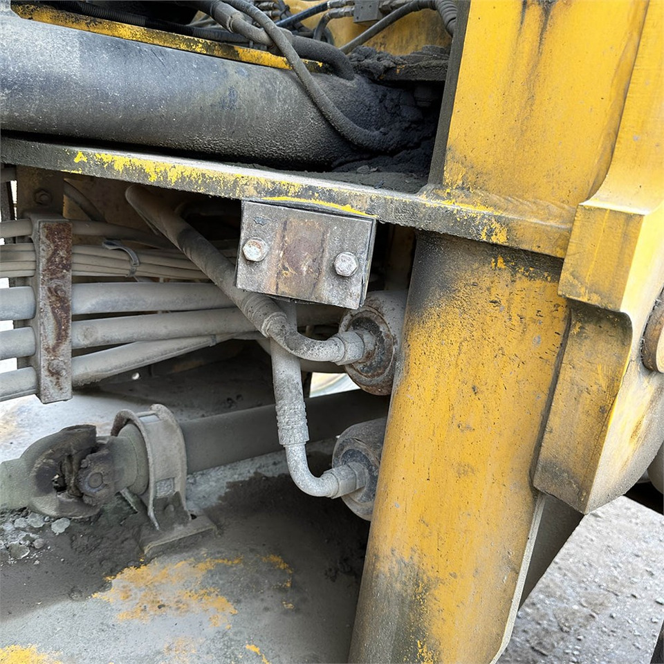 Riteņu iekrāvējs JCB 437 HT: foto 32