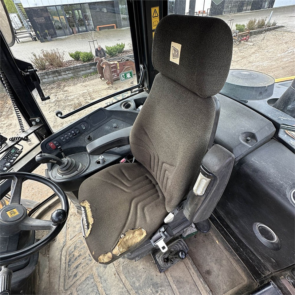 Riteņu iekrāvējs JCB 437 HT: foto 12