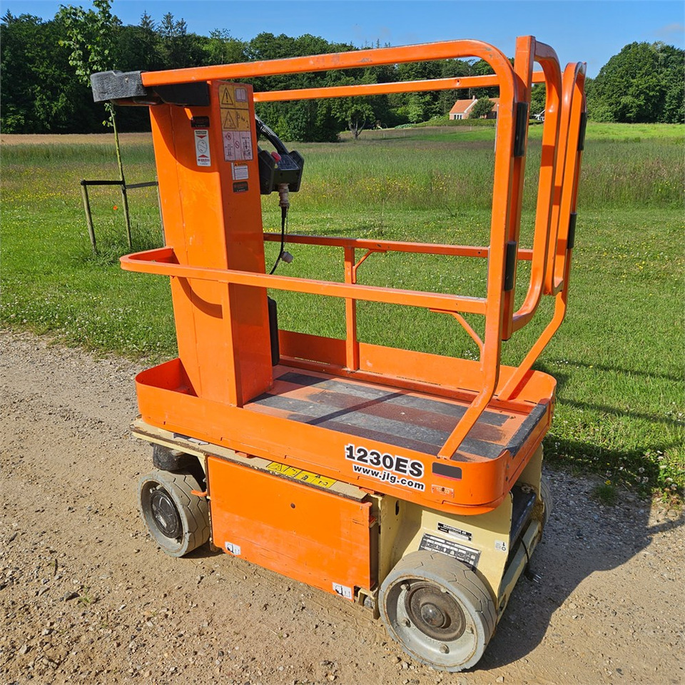 JLG 1230 ES - Torņa pacēlājs: foto 1 JLG 1230 ES - Torņa pacēlājs: foto 1
