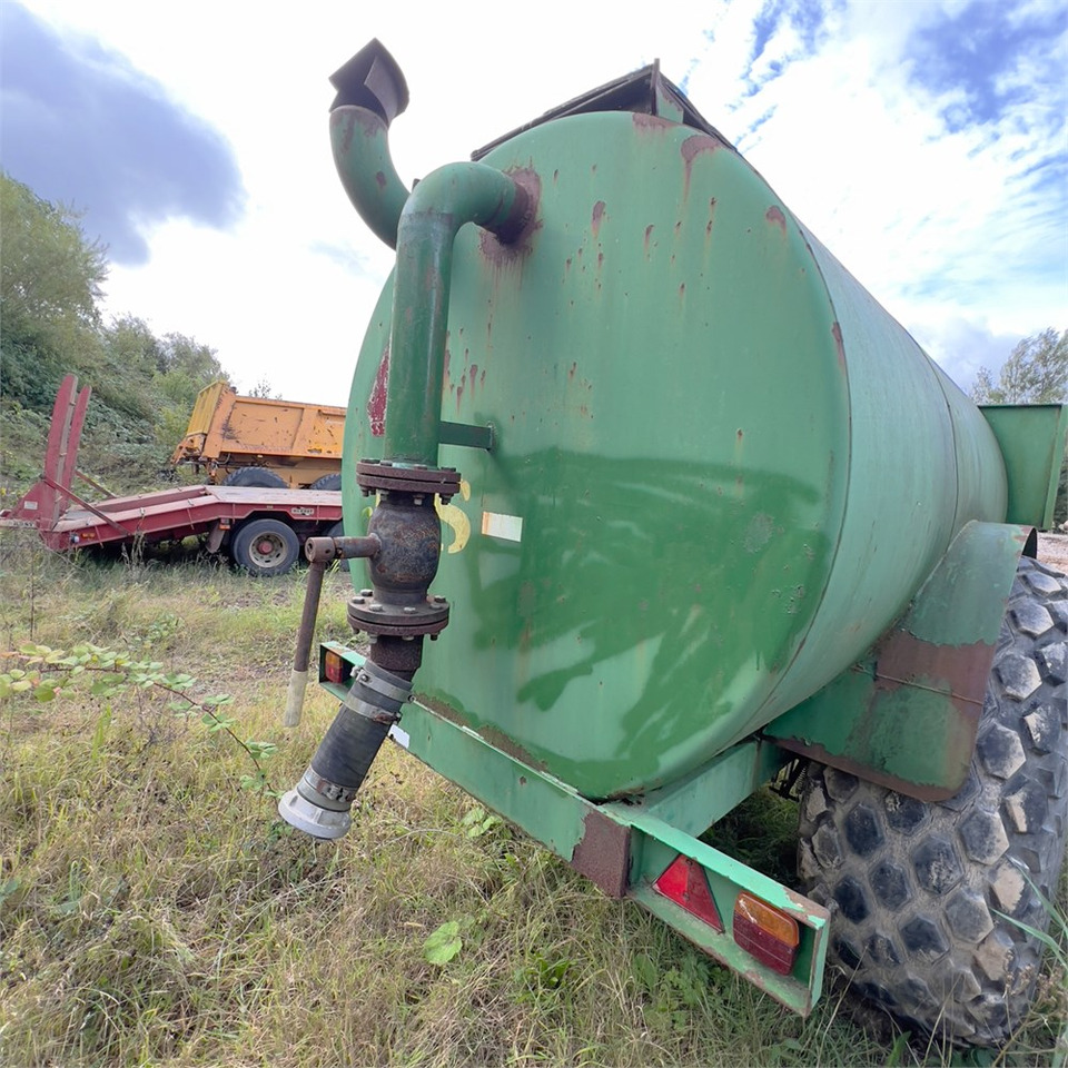 JOS 9 - Piekabe cisterna: foto 4 JOS 9 - Piekabe cisterna: foto 4