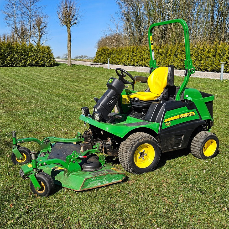 Zāles pļāvējs John Deere 1550 TerrainCut: foto 1