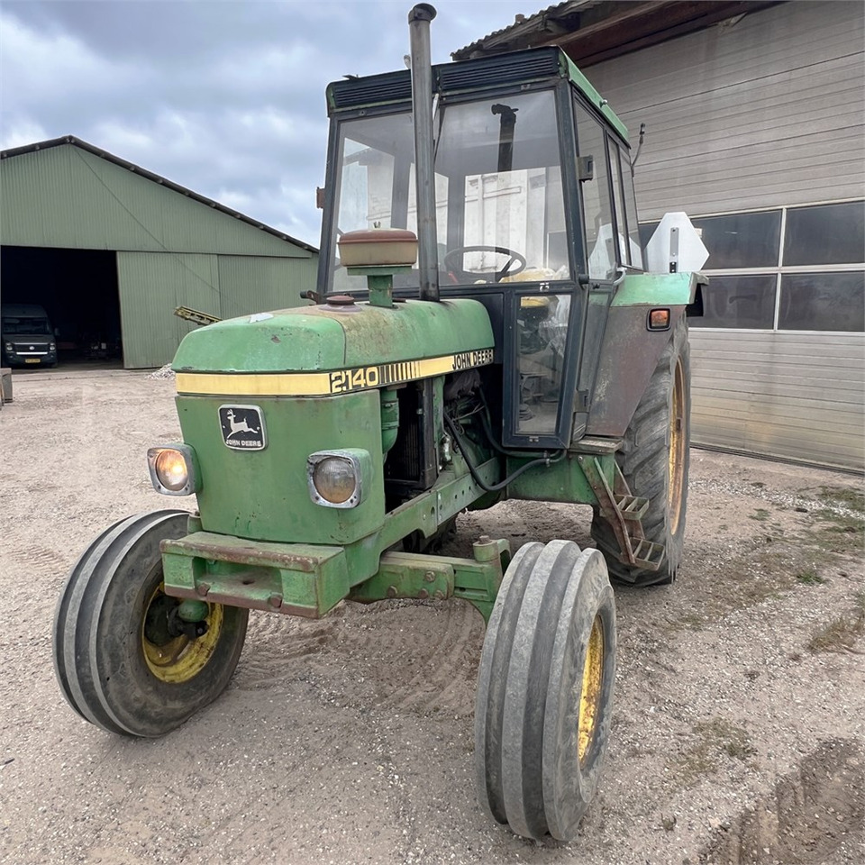 John Deere 2140 - Traktors: foto 4 John Deere 2140 - Traktors: foto 4