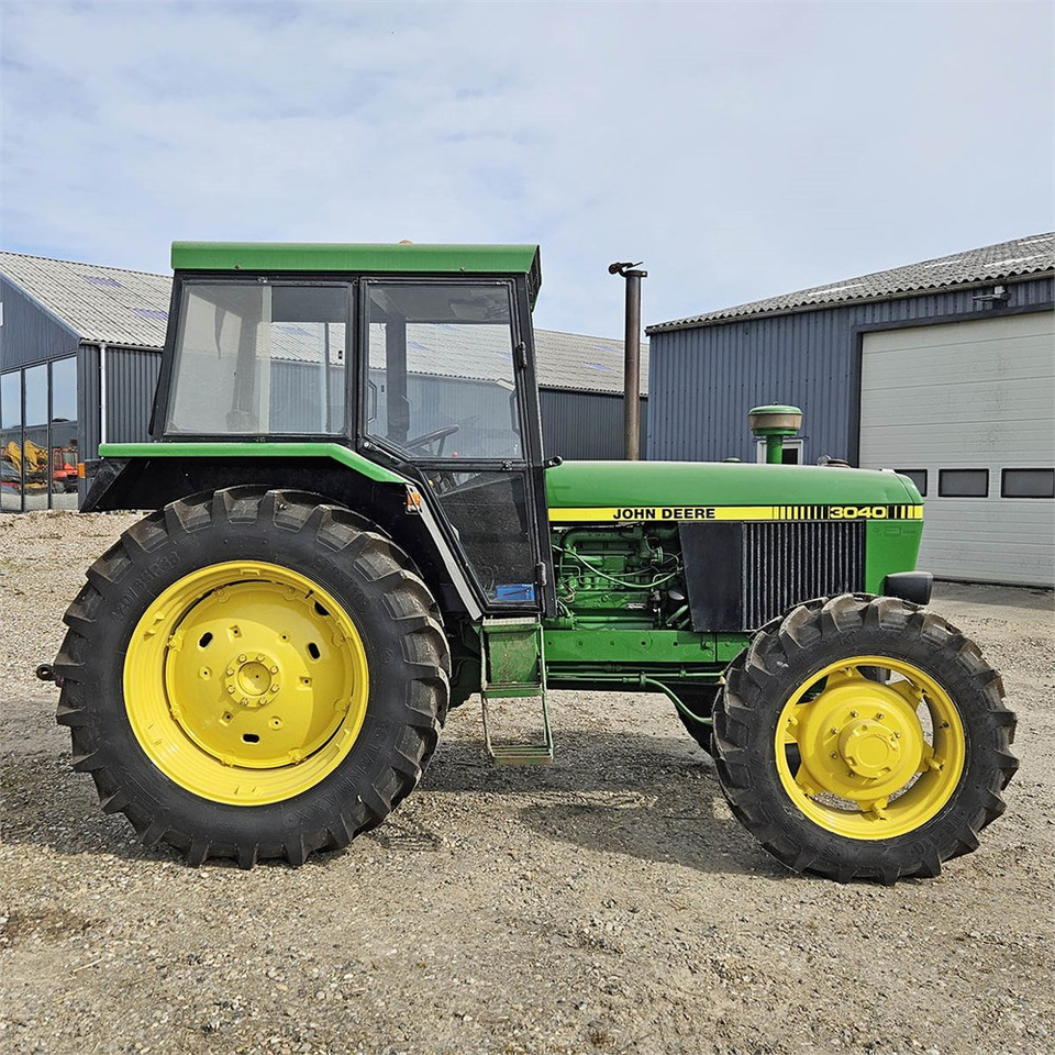Traktors John Deere 3040: foto 8