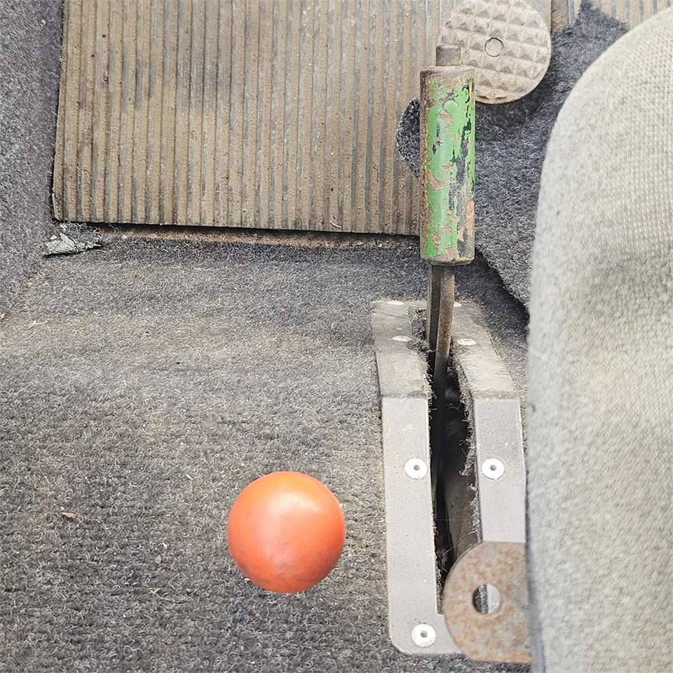 Traktors John Deere 3040: foto 18