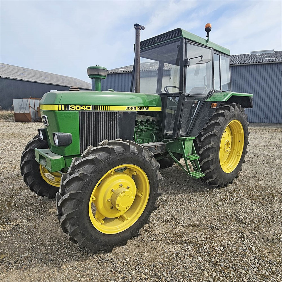 Traktors John Deere 3040: foto 11