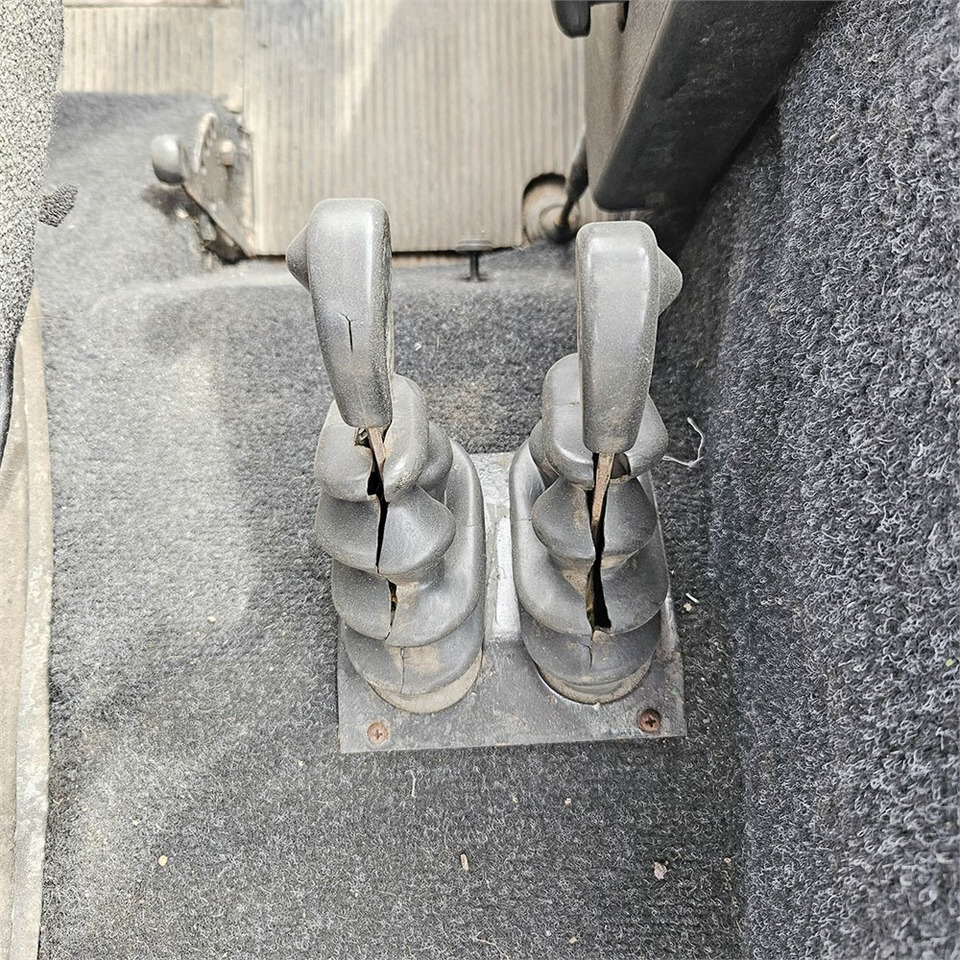 Traktors John Deere 3040: foto 16