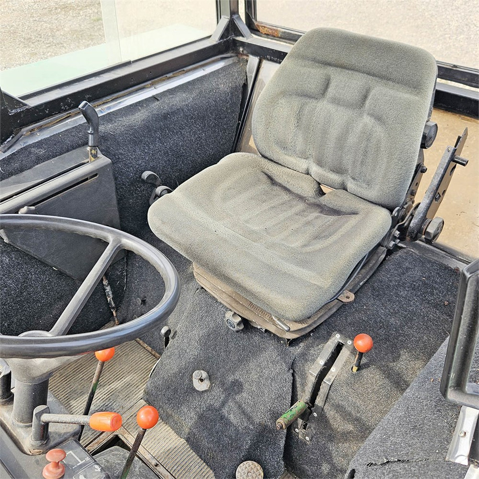 Traktors John Deere 3040: foto 15