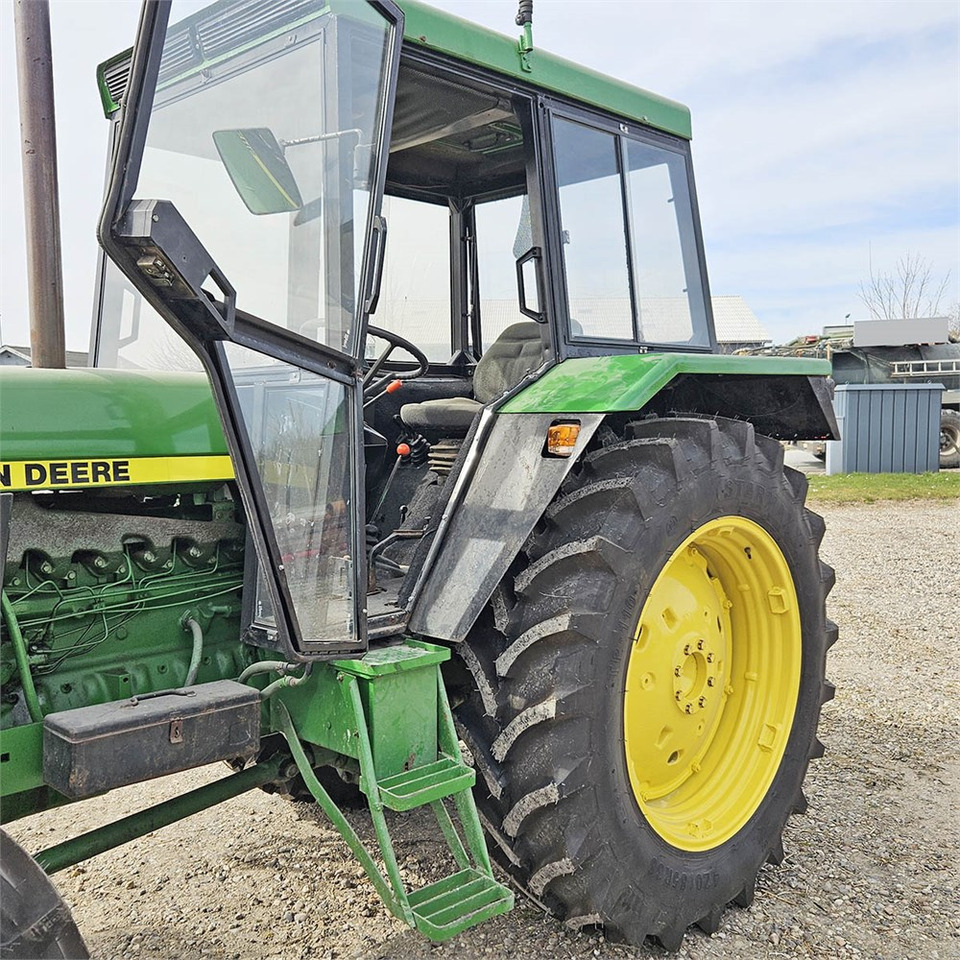 Traktors John Deere 3040: foto 12