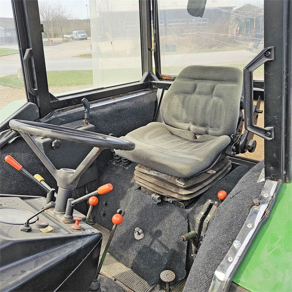 Traktors John Deere 3040: foto 13