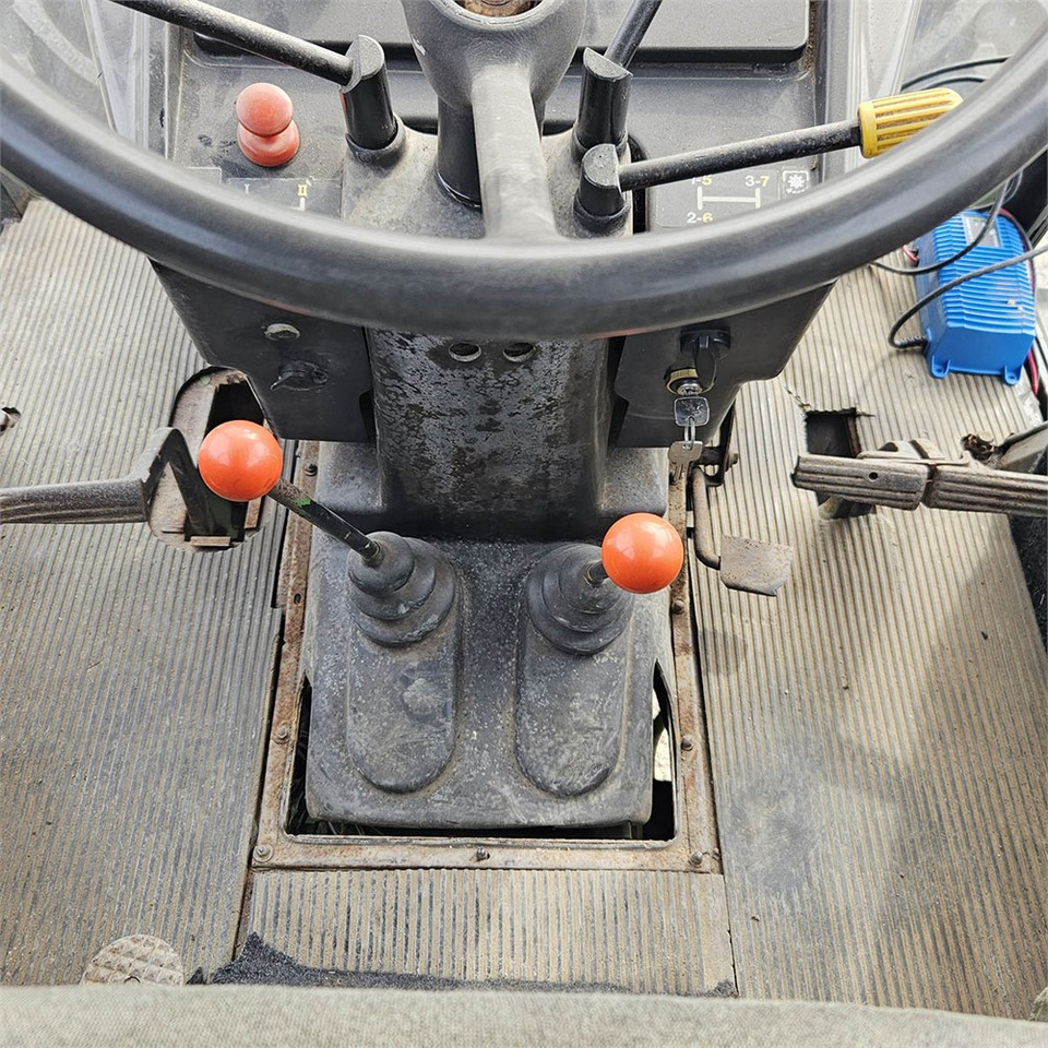 Traktors John Deere 3040: foto 20