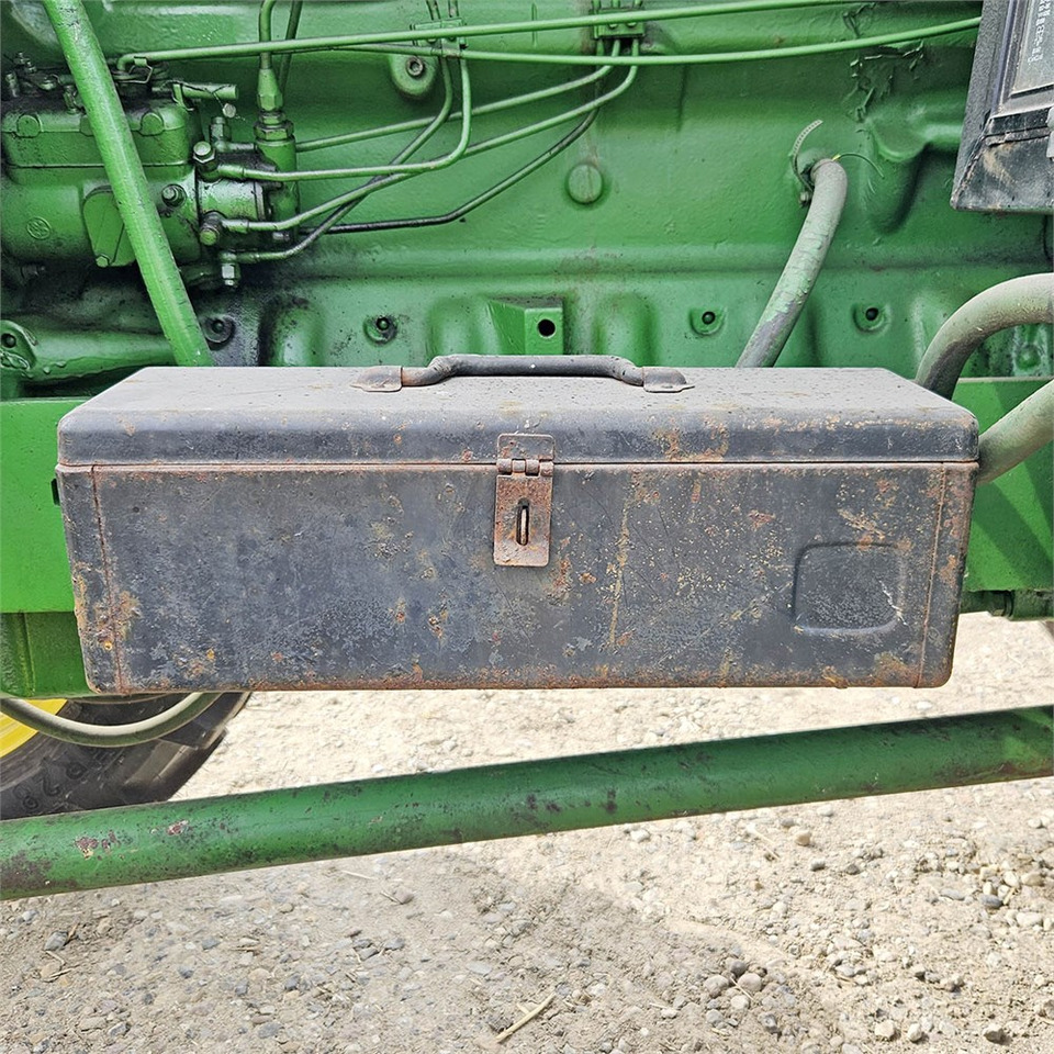 Traktors John Deere 3040: foto 27