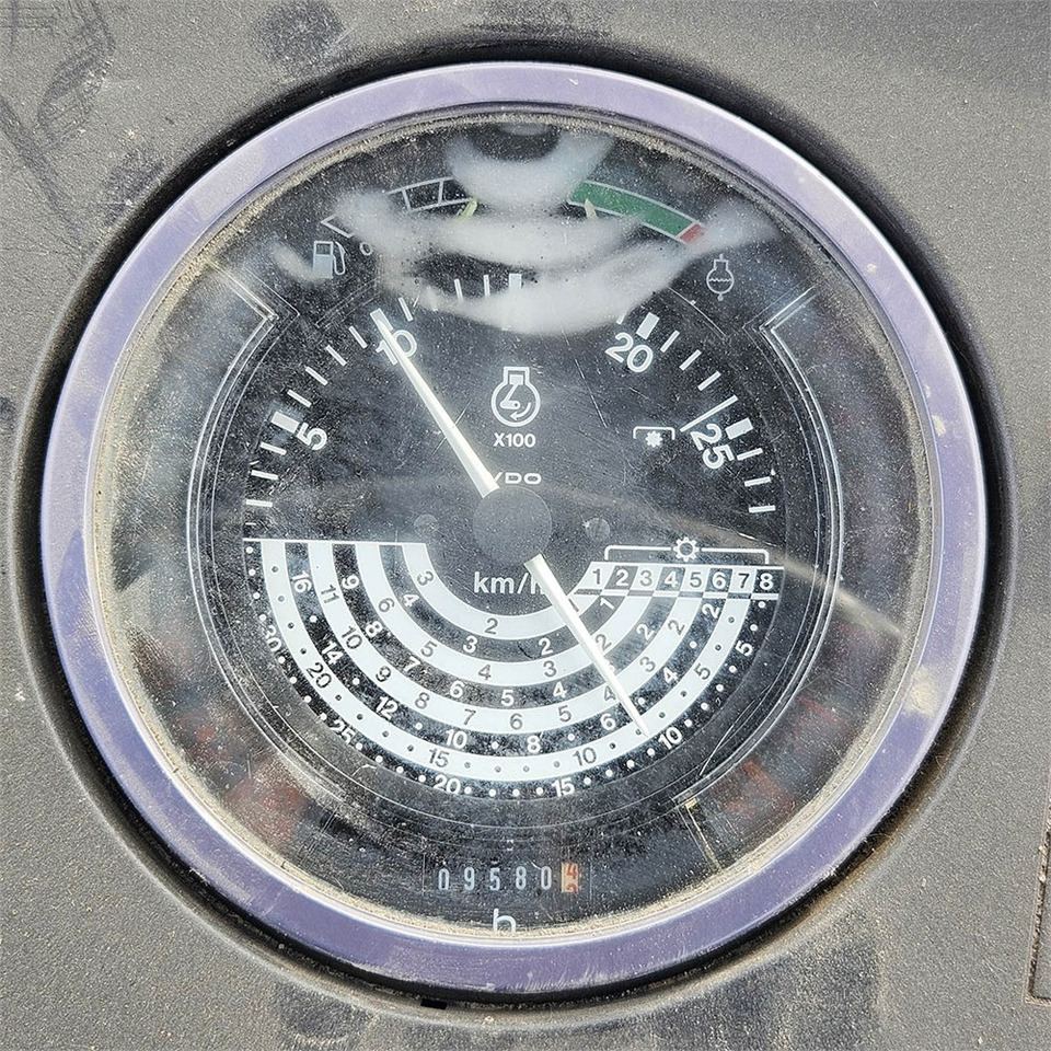 Traktors John Deere 3040: foto 17