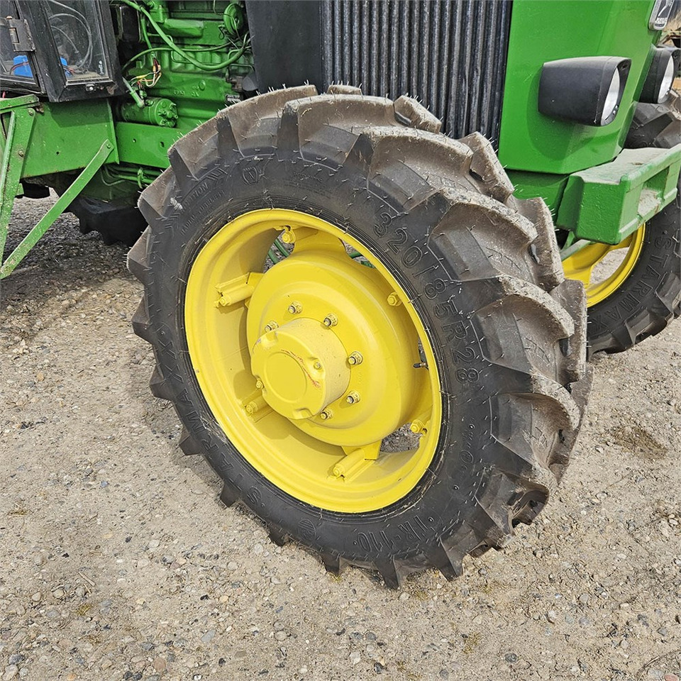 Traktors John Deere 3040: foto 36