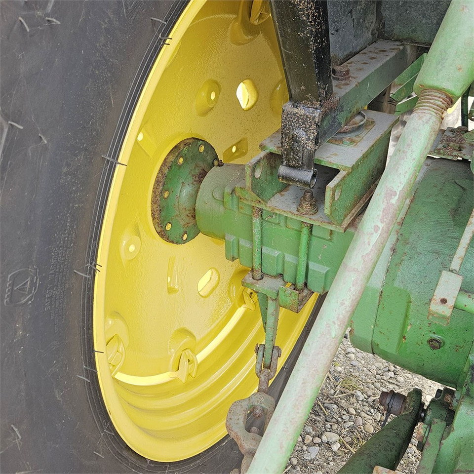 Traktors John Deere 3040: foto 28