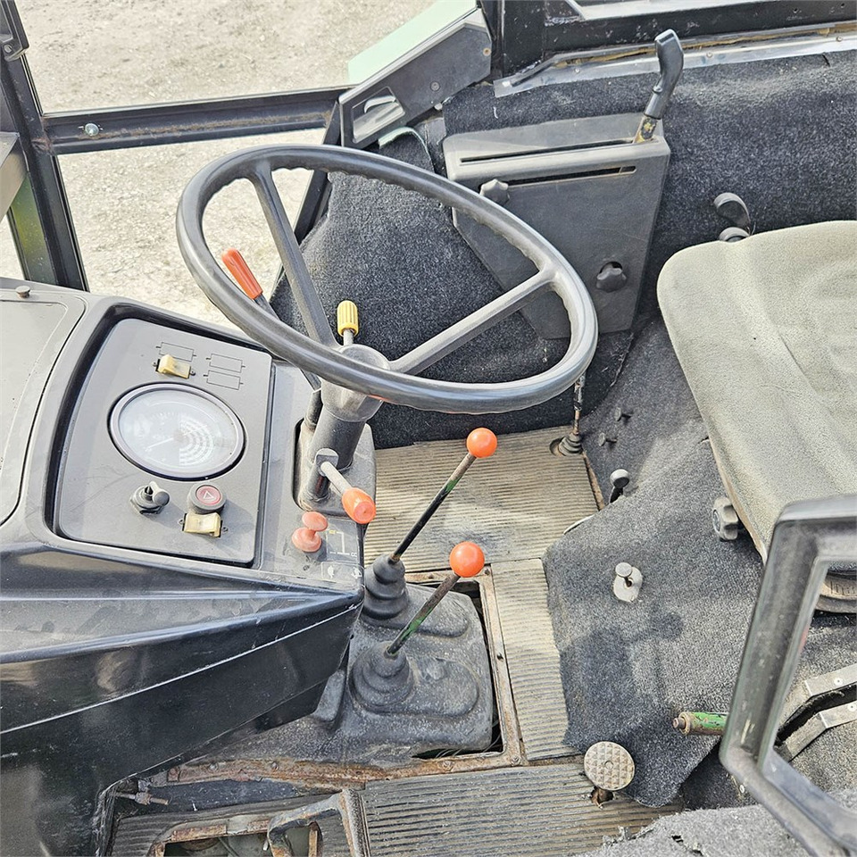 Traktors John Deere 3040: foto 14