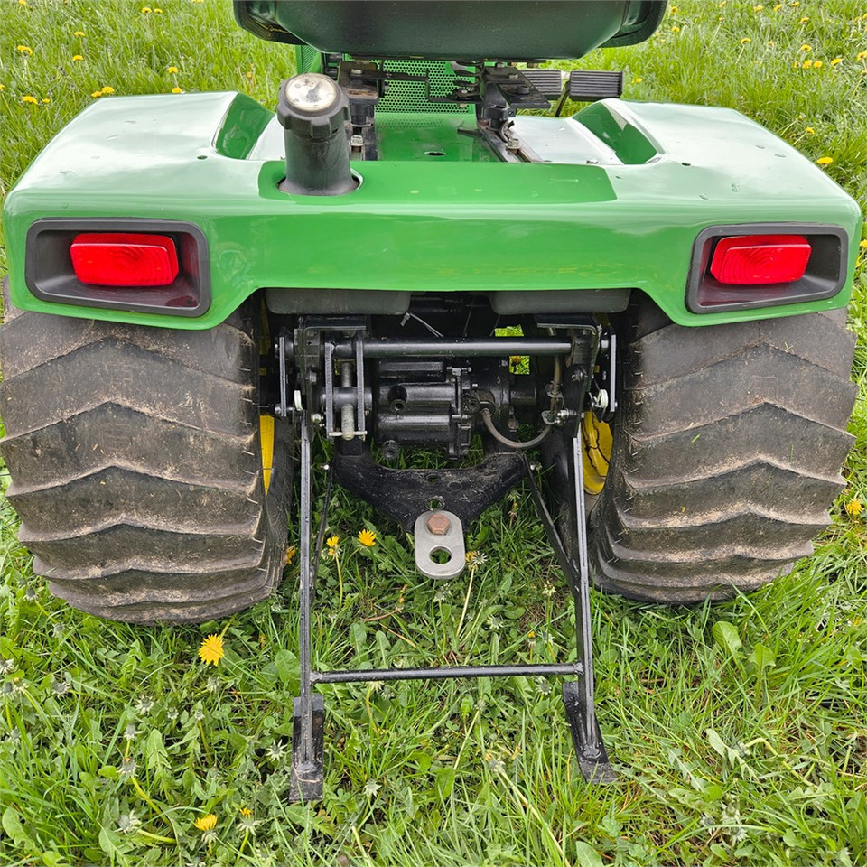 Komunālais traktors John Deere 318: foto 10
