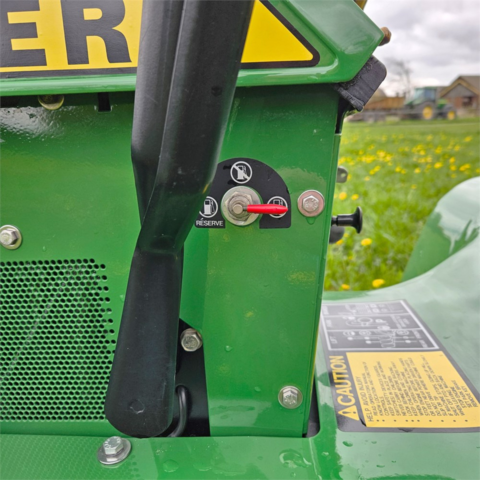 Komunālais traktors John Deere 318: foto 12